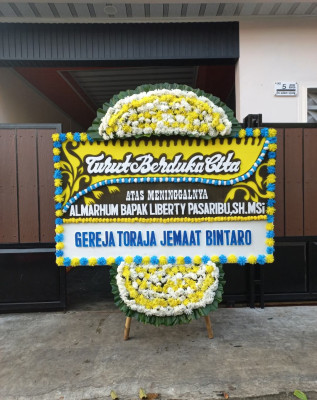 Papan Bunga Duka di Pulau Wetang