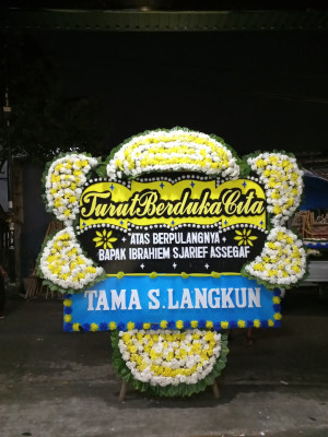 Papan Bunga Duka di Pulau Wetang